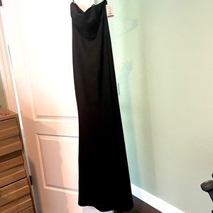 NWT Vera Wang Crepe Empire with Cut out Back Gown Size 4